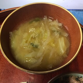 大根とキャベツの白味噌汁